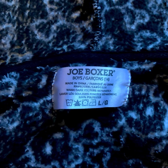 Boy’s fleecy robe with hood and pockets - Picture 2 of 3